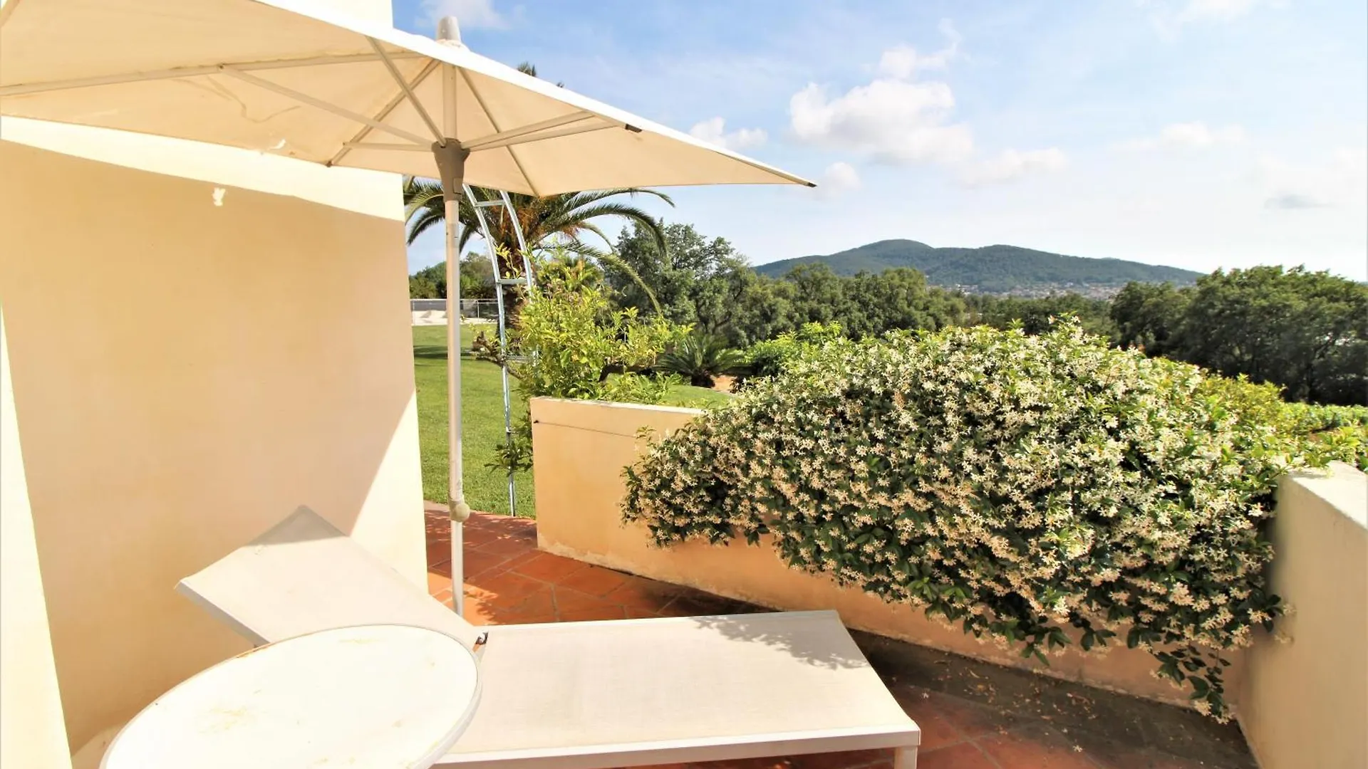 Le Domaine Des Vignes-Spacieuse Villa/Piscine Hyeres