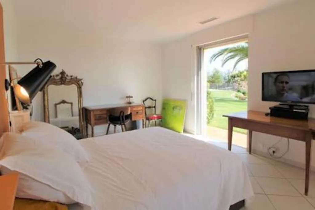 Le Domaine Des Vignes-Spacieuse Villa/Piscine Hyeres Villa